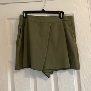 Halston Heritage silk short